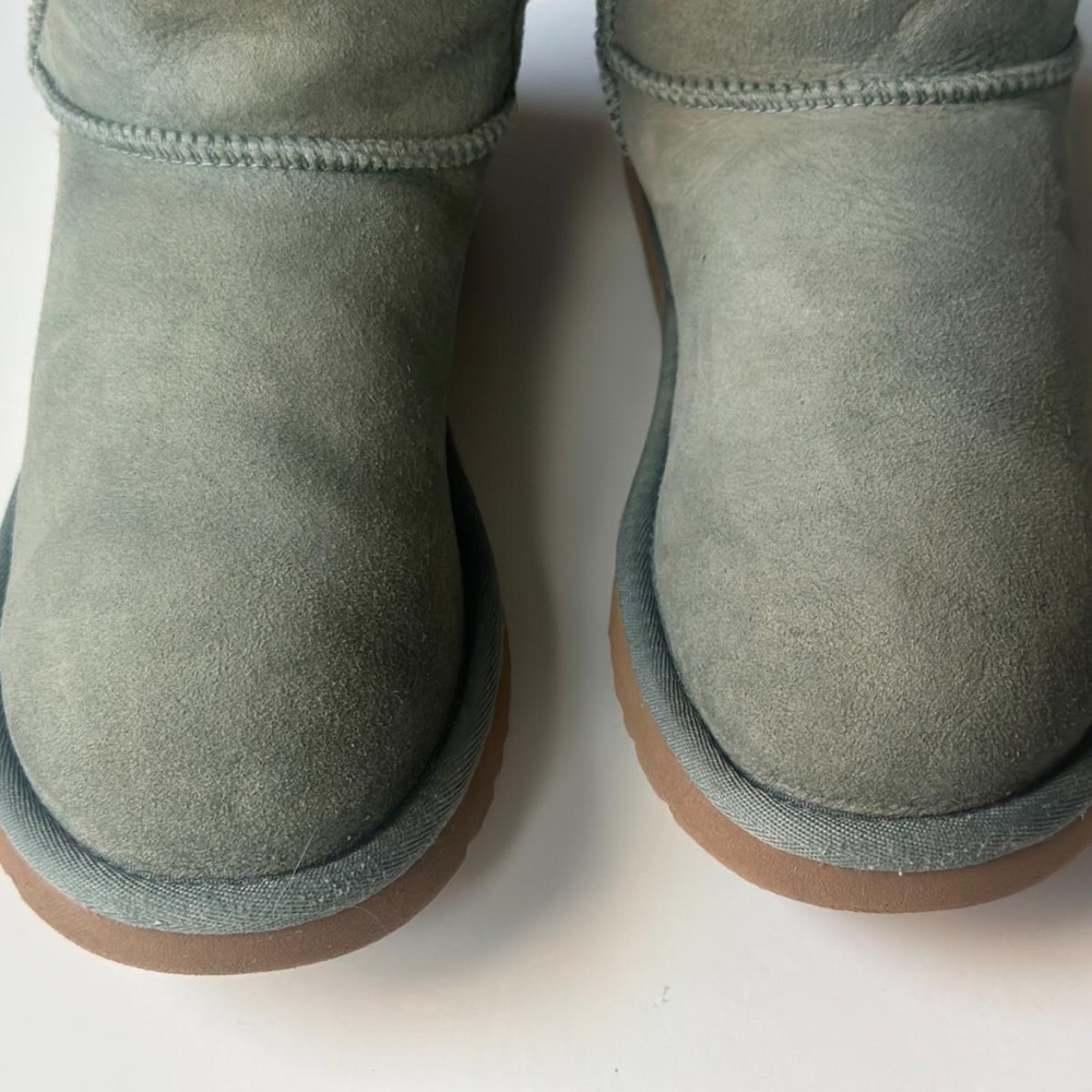 UGG Classic Short II Sea Green Sheepskin Boots Women's 8 (Discontinued Colorway) - Picture 6 of 11